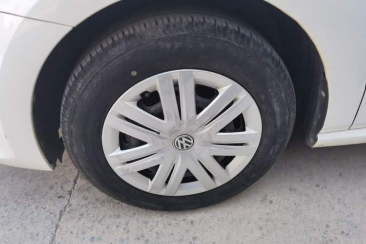 Used Volkswagen Polo 2016 1.4L Manual Fashion Model Left Front Wheel Hub