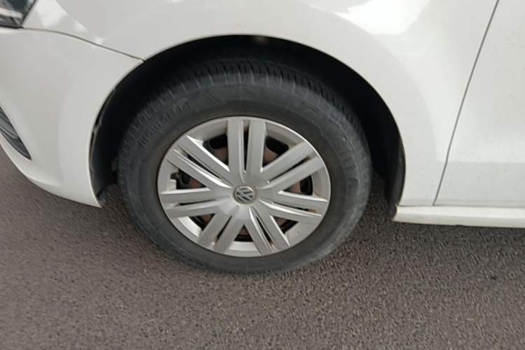 Used Volkswagen Polo 2016 1.4L Automatic Trendy Model Left Front Wheel Hub