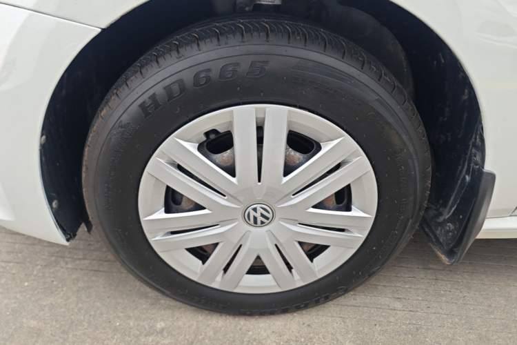 Used Volkswagen Polo 2016 1.4L Manual Fashion Model Left Front Wheel Hub