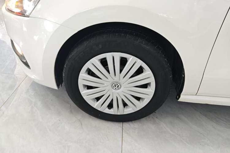 Used Volkswagen Polo 2016 1.6L Automatic Comfort Model Left Front Wheel Hub