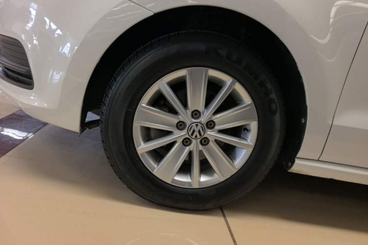 Used Volkswagen Polo 2016 1.4L Automatic Trendy Model Left Front Wheel Hub