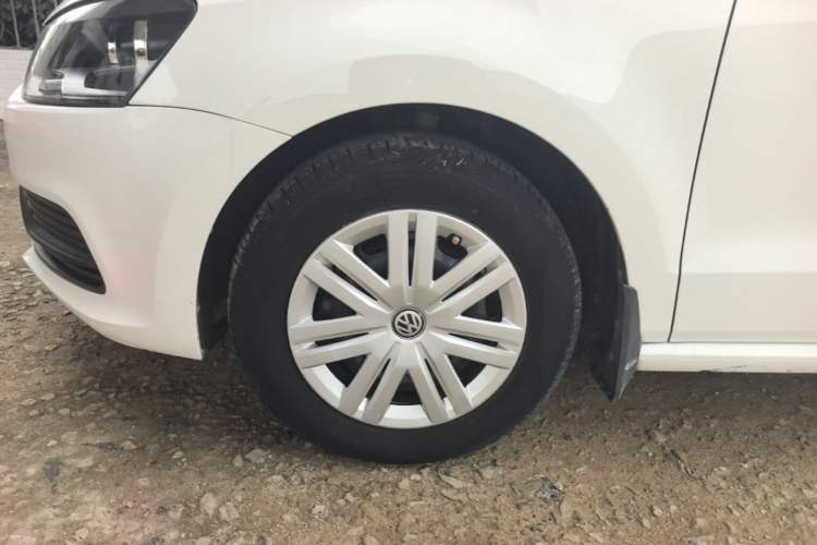 Used Volkswagen Polo 2016 1.4L Manual Fashion Model Left Front Wheel Hub