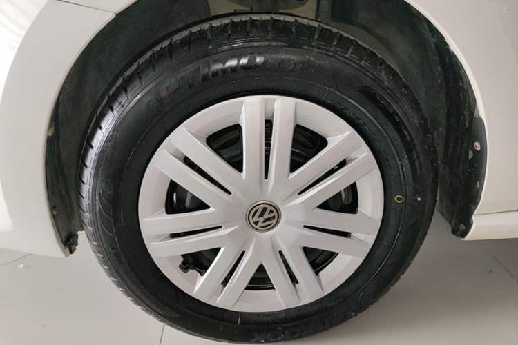 Used Volkswagen Polo 2016 1.4L Automatic Trendy Model Left Front Wheel Hub