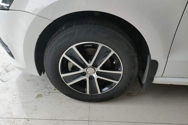 Used Volkswagen Polo 2016 1.4L Manual Fashion Model Left Front Wheel Hub