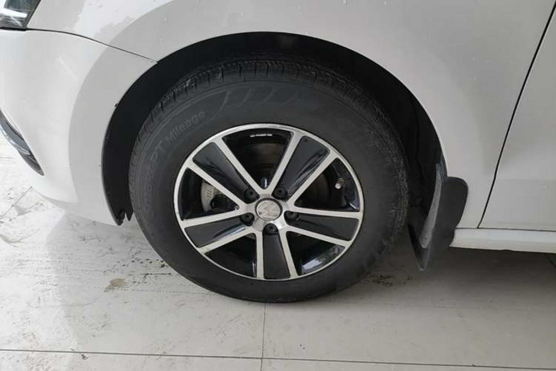 Used Volkswagen Polo 2016 1.4L Manual Fashion Model Left Front Wheel Hub