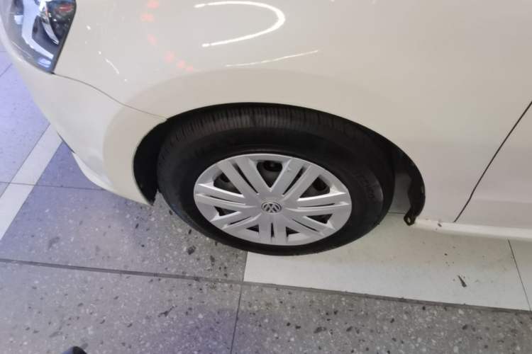 Used Volkswagen Polo 2016 1.4L Automatic Trendy Model Left Front Wheel Hub