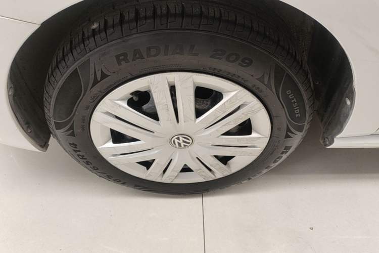 Used Volkswagen Polo 2016 1.4L Automatic Trendy Model Left Front Wheel Hub