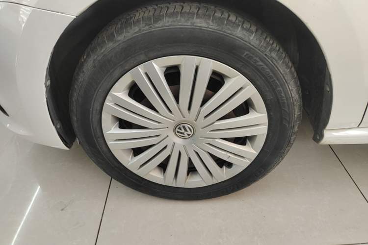 Used Volkswagen Polo 2016 1.6L Automatic Comfort Model Left Front Wheel Hub
