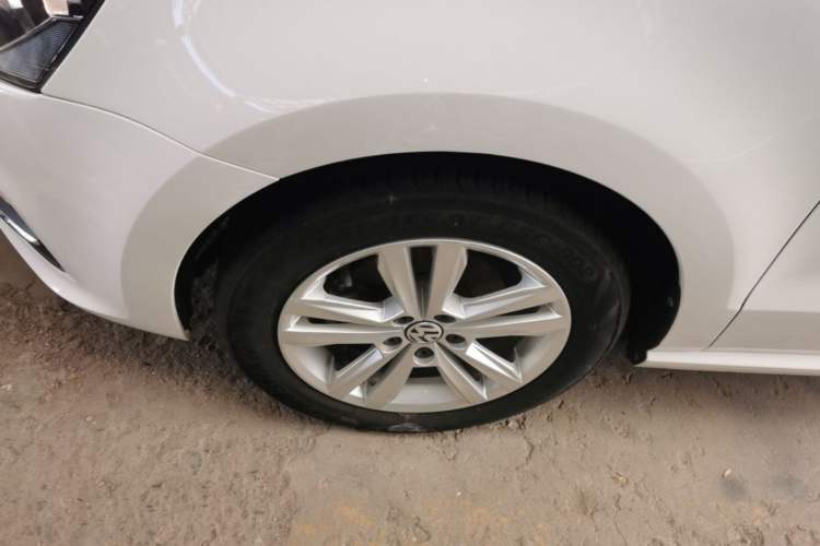 Used Volkswagen Polo 2016 1.6L Automatic Comfort Model Left Front Wheel Hub