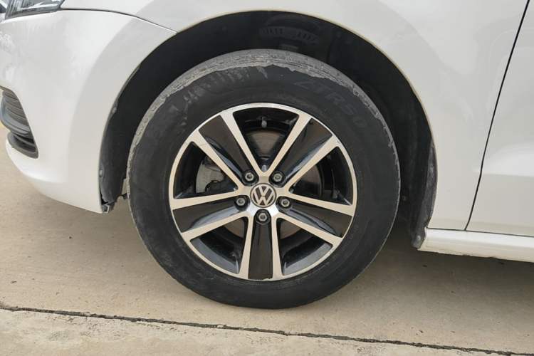 Used Volkswagen Polo 2016 1.4L Automatic Trendy Model Left Front Wheel Hub