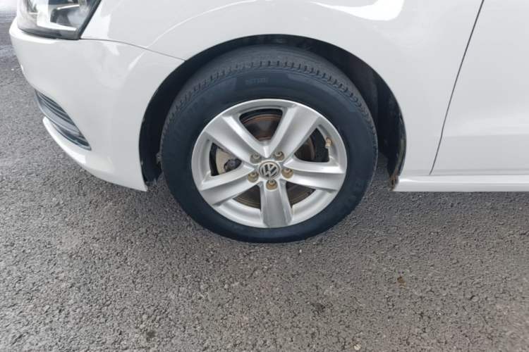 Used Volkswagen Polo 2016 1.4L Manual Fashion Model Left Front Wheel Hub