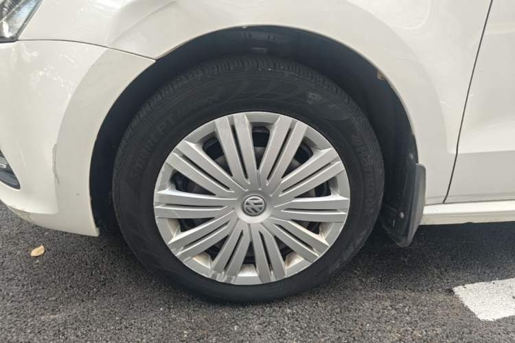 Used Volkswagen Polo 2016 1.6L Automatic Comfort Model Left Front Wheel Hub