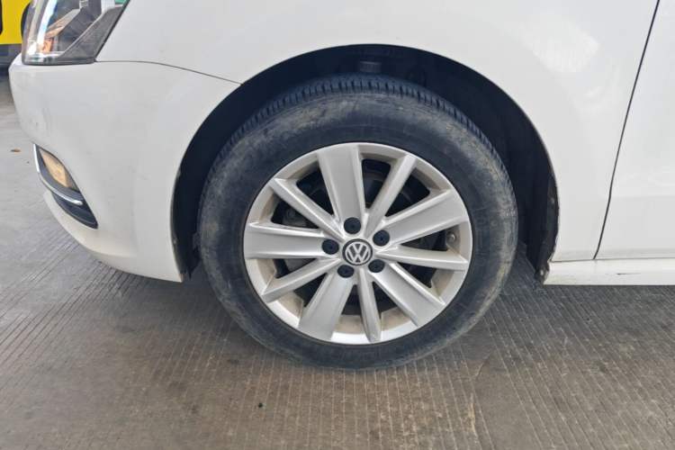 Used Volkswagen Polo 2016 1.6L Automatic Comfort Model Left Front Wheel Hub