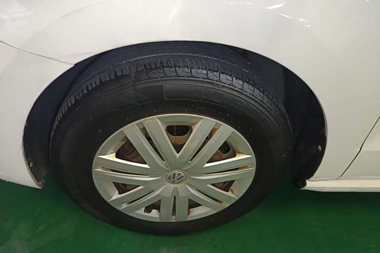 Used Volkswagen Polo 2016 1.4L Automatic Trendy Model Left Front Wheel Hub