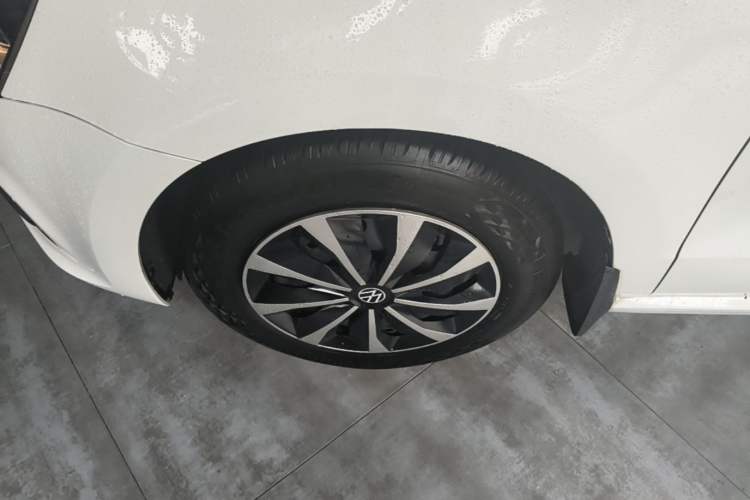 Used Volkswagen Polo 2016 1.4L Automatic Trendy Model Left Front Wheel Hub