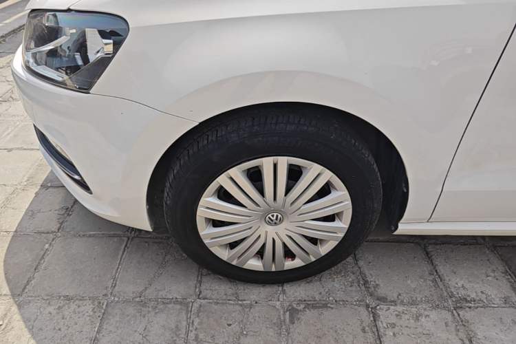 Used Volkswagen Polo 2016 1.6L Automatic Comfort Model Left Front Wheel Hub