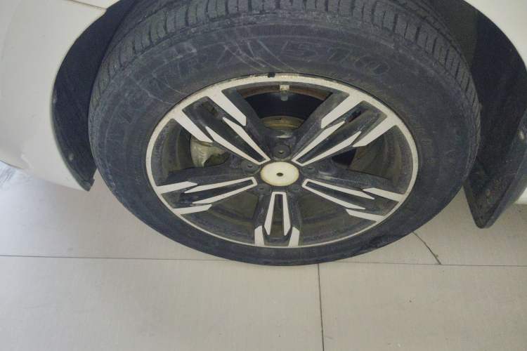 Used Volkswagen Polo 2016 1.6L Automatic Comfort Model Left Front Wheel Hub