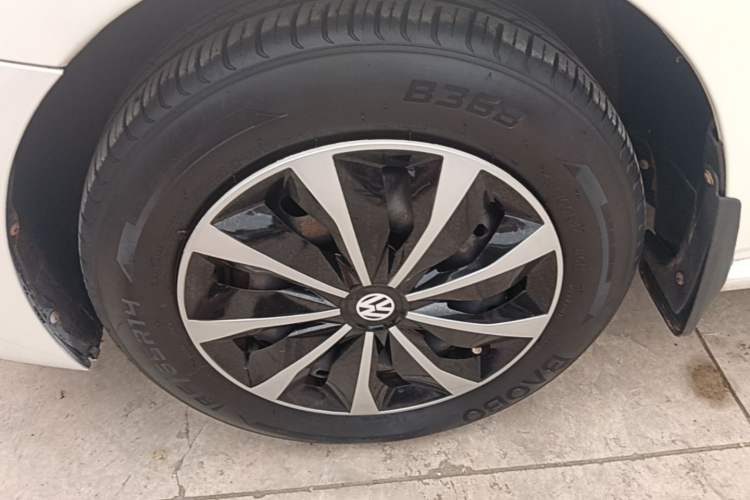 Used Volkswagen Polo 2016 1.4L Manual Fashion Model Left Front Wheel Hub