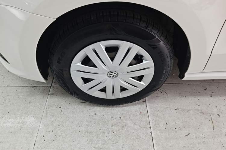 Used Volkswagen Polo 2016 1.4L Manual Fashion Model Left Front Wheel Hub