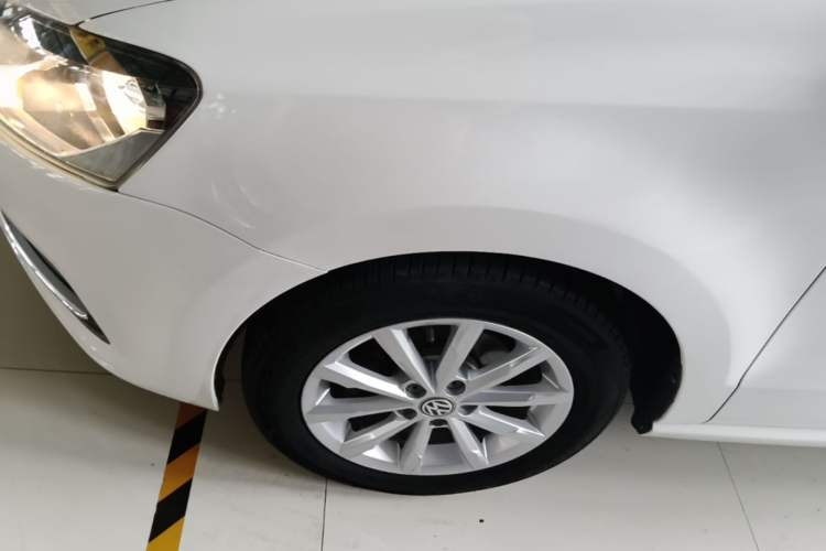 Used Volkswagen Polo 2016 1.6L Automatic Luxury Model Left Front Wheel Hub