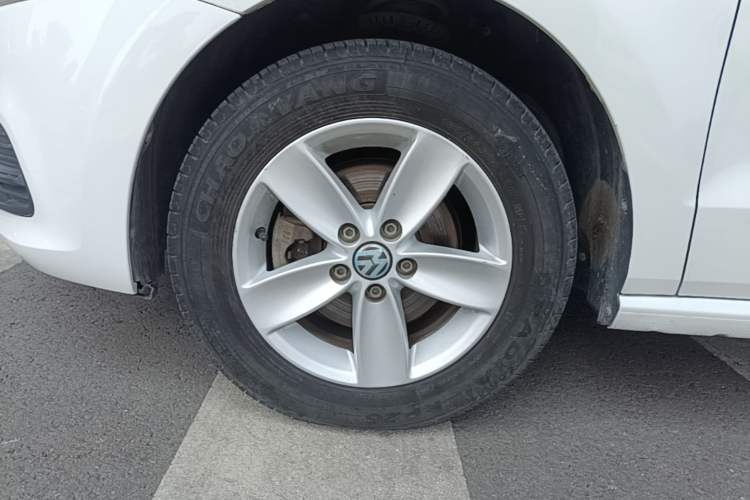 Used Volkswagen Polo 2016 1.4L Manual Fashion Model Left Front Wheel Hub