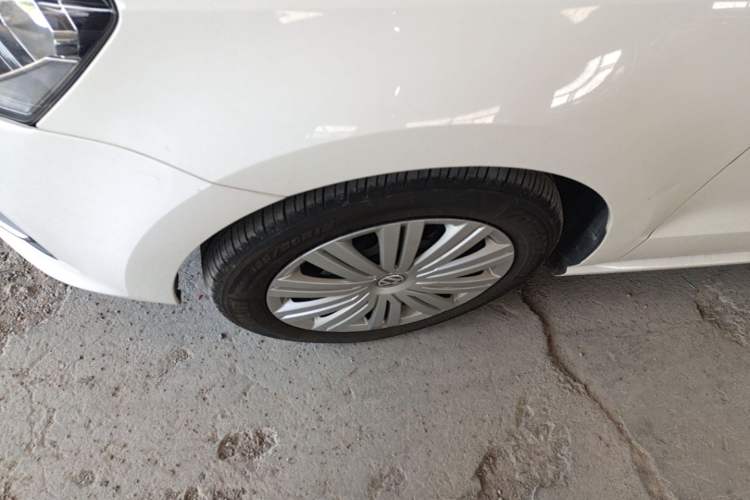 Used Volkswagen Polo 2016 1.6L Automatic Comfort Model Left Front Wheel Hub