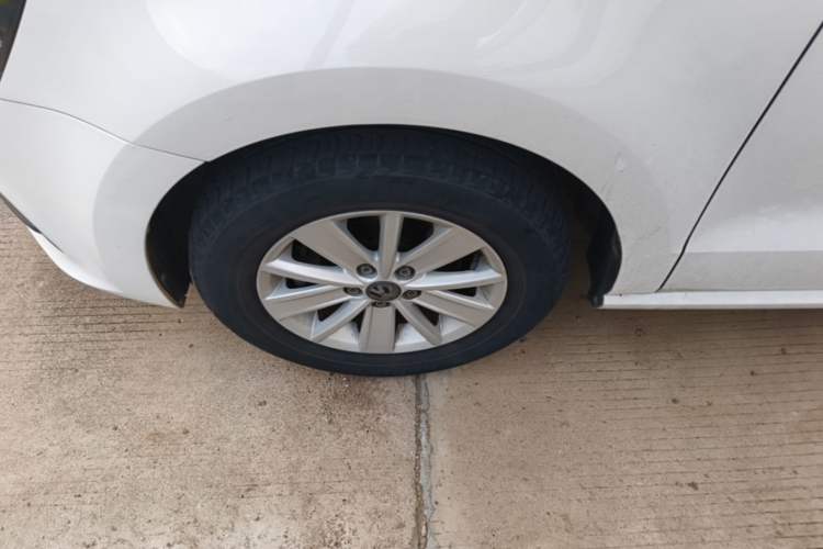 Used Volkswagen Polo 2016 1.4L Manual Fashion Model Left Front Wheel Hub
