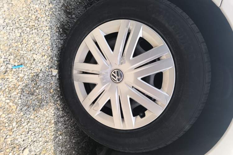 Used Volkswagen Polo 2016 1.4L Manual Fashion Model Left Front Wheel Hub
