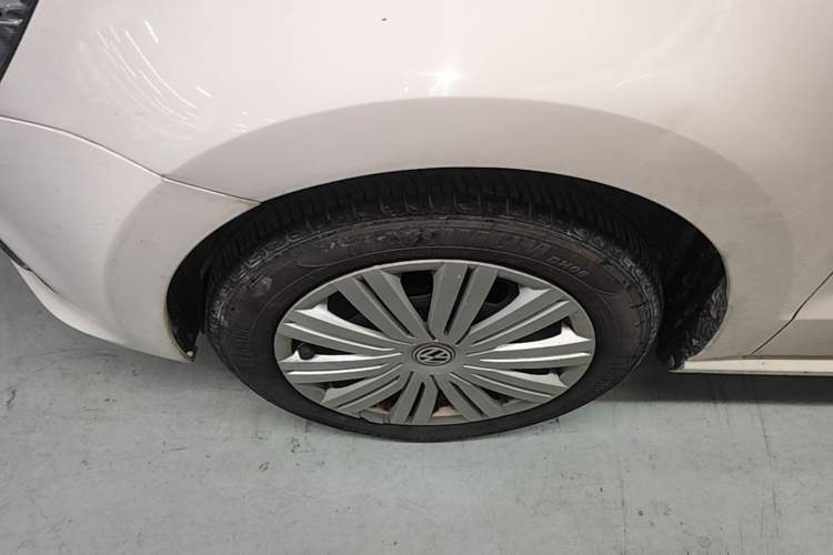 Used Volkswagen Polo 2016 1.6L Automatic Comfort Model Left Front Wheel Hub