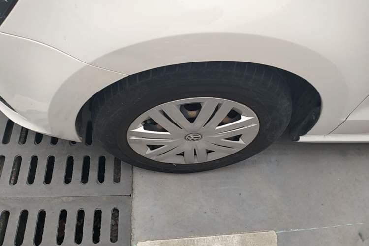 Used Volkswagen Polo 2016 1.4L Manual Fashion Model Left Front Wheel Hub