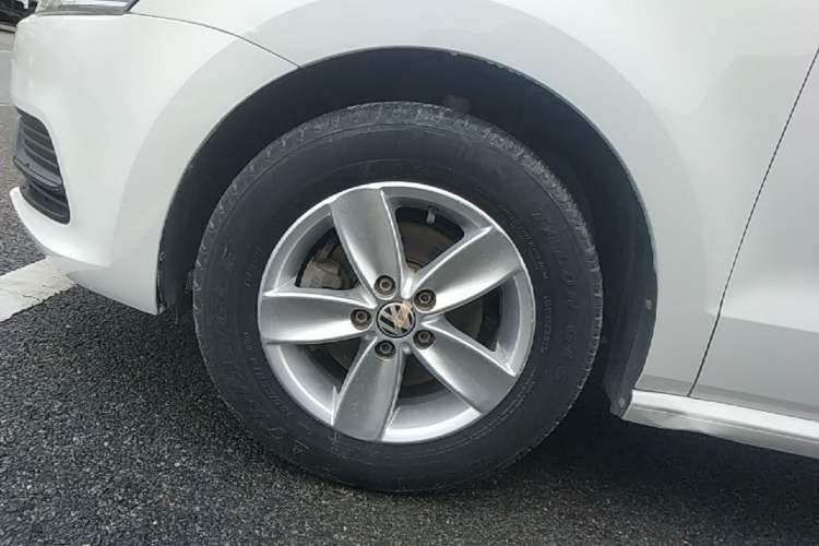 Used Volkswagen Polo 2016 1.4L Automatic Trendy Model Left Front Wheel Hub