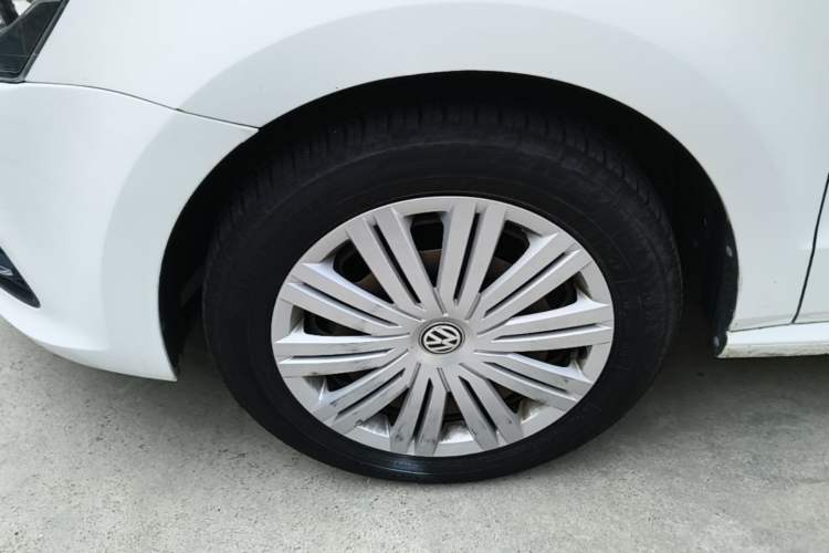 Used Volkswagen Polo 2016 1.6L Automatic Comfort Model Left Front Wheel Hub