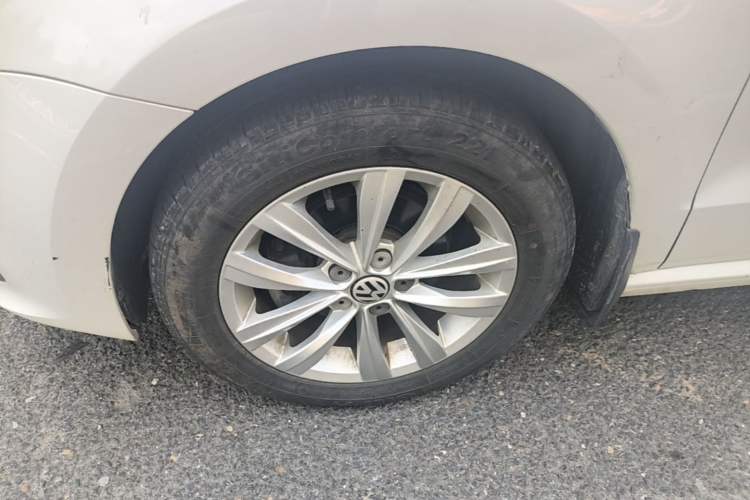 Used Volkswagen Polo 2016 1.6L Automatic Comfort Model Left Front Wheel Hub