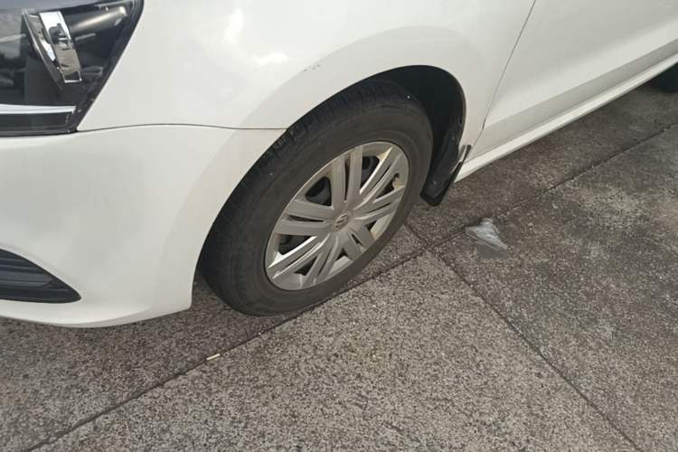 Used Volkswagen Polo 2016 1.4L Automatic Trendy Model Left Front Wheel Hub