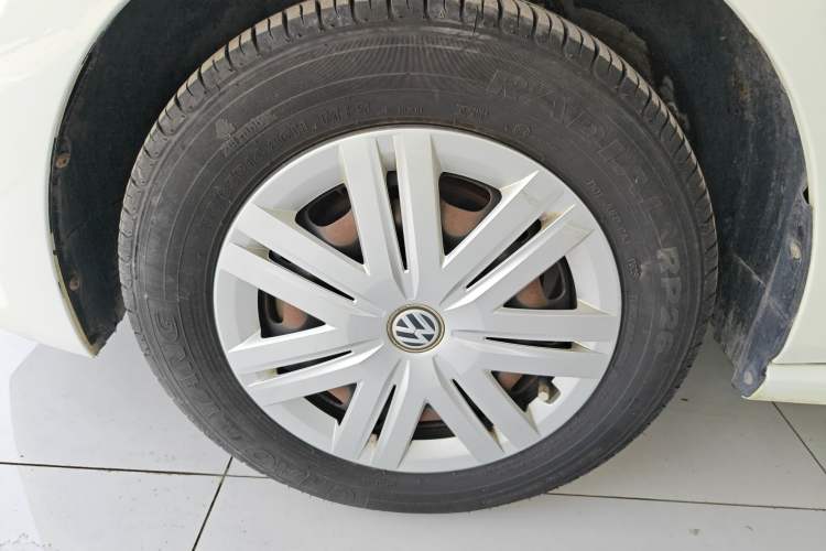 Used Volkswagen Polo 2016 1.4L Automatic Trendy Model Left Front Wheel Hub