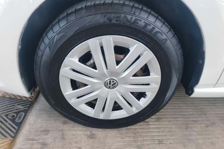 Used Volkswagen Polo 2016 1.4L Automatic Trendy Model Left Front Wheel Hub