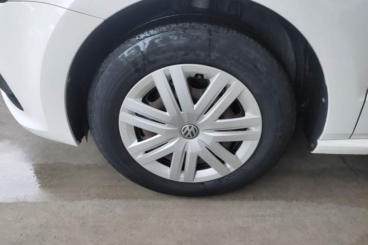 Used Volkswagen Polo 2016 1.4L Automatic Trendy Model Left Front Wheel Hub