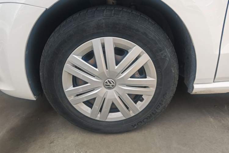 Used Volkswagen Polo 2016 1.4L Manual Fashion Model Left Front Wheel Hub