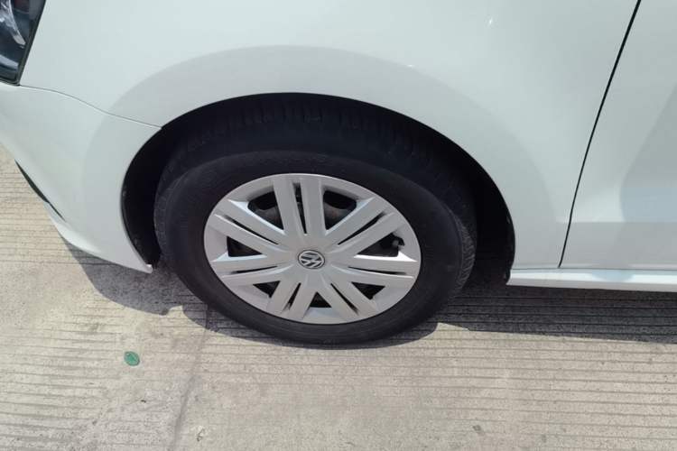 Used Volkswagen Polo 2016 1.4L Manual Fashion Model Left Front Wheel Hub