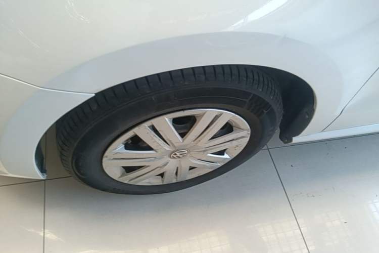 Used Volkswagen Polo 2016 1.4L Automatic Trendy Model Left Front Wheel Hub