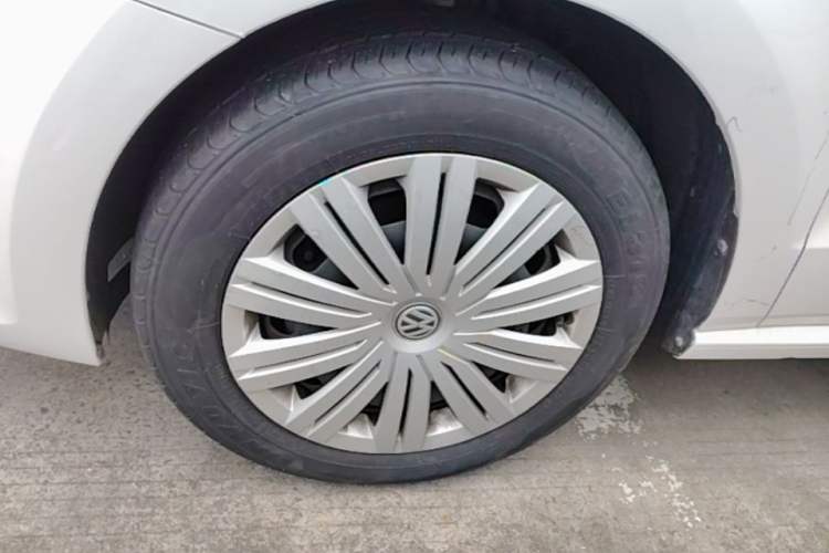 Used Volkswagen Polo 2016 1.6L Automatic Comfort Model Left Front Wheel Hub