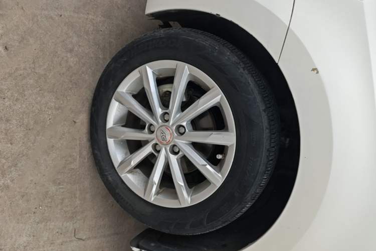 Used Volkswagen Polo 2016 1.6L Automatic Comfort Model Left Front Wheel Hub