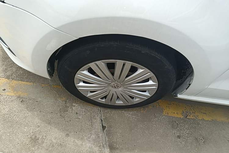 Used Volkswagen Polo 2016 1.6L Automatic Comfort Model Left Front Wheel Hub