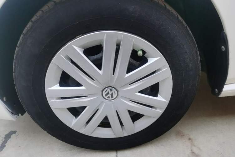 Used Volkswagen Polo 2016 1.4L Manual Fashion Model Left Front Wheel Hub