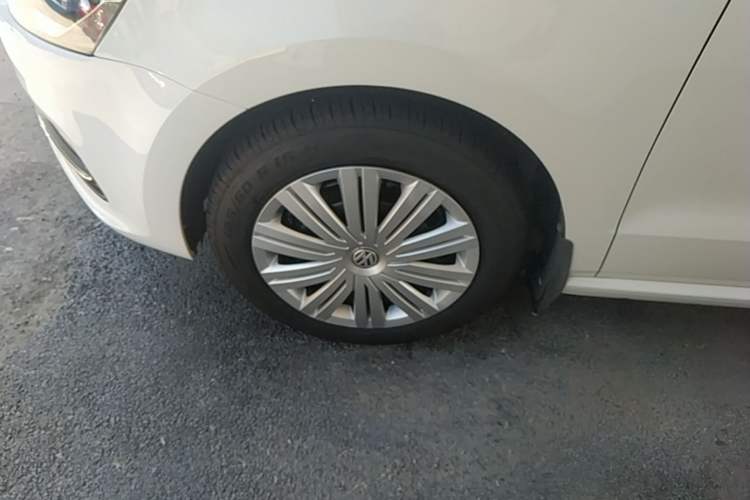 Used Volkswagen Polo 2016 1.6L Automatic Comfort Model Left Front Wheel Hub