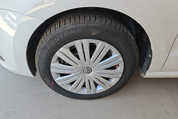 Used Volkswagen Polo 2016 1.6L Automatic Comfort Model Left Front Wheel Hub