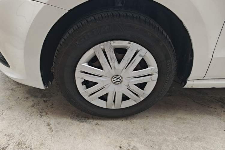 Used Volkswagen Polo 2016 1.4L Manual Fashion Model Left Front Wheel Hub