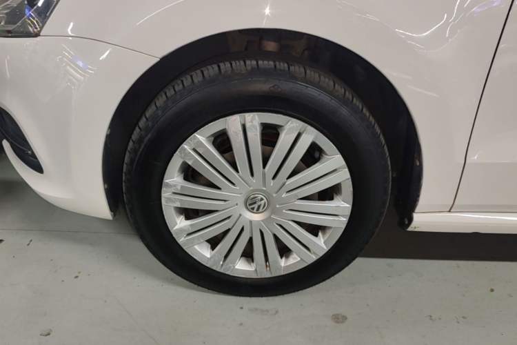 Used Volkswagen Polo 2016 1.6L Automatic Comfort Model Left Front Wheel Hub