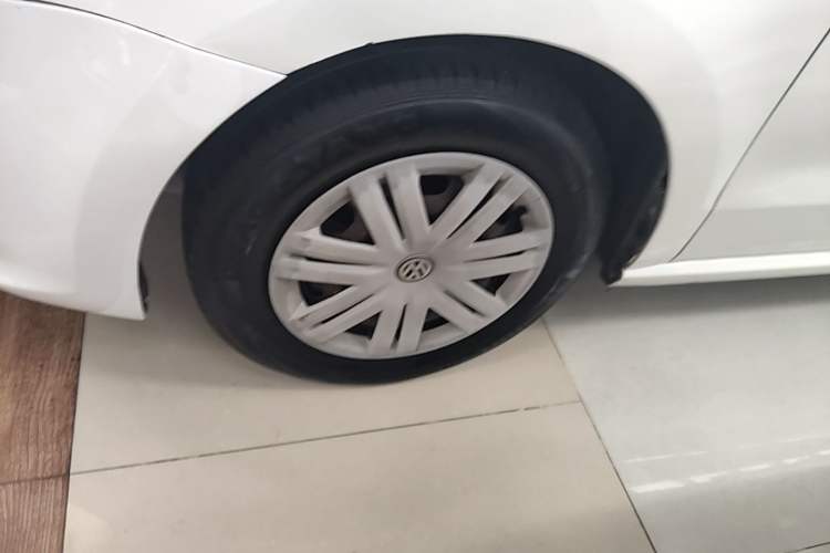 Used Volkswagen Polo 2016 1.4L Automatic Trendy Model Left Front Wheel Hub