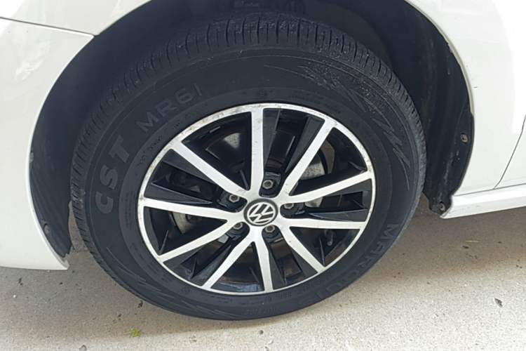 Used Volkswagen Polo 2016 1.4L Automatic Trendy Model Left Front Wheel Hub